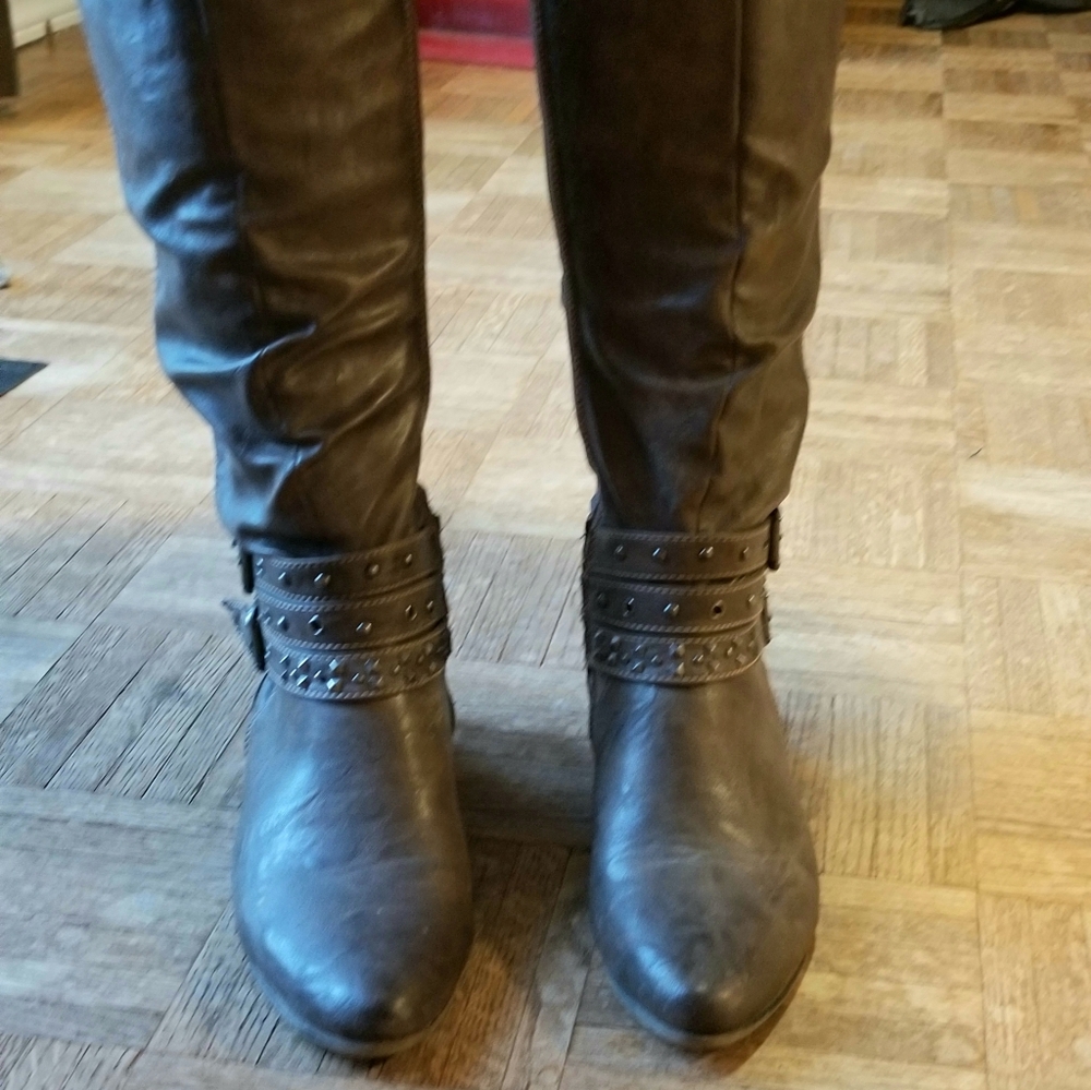 Boots - Picture 3 of 4